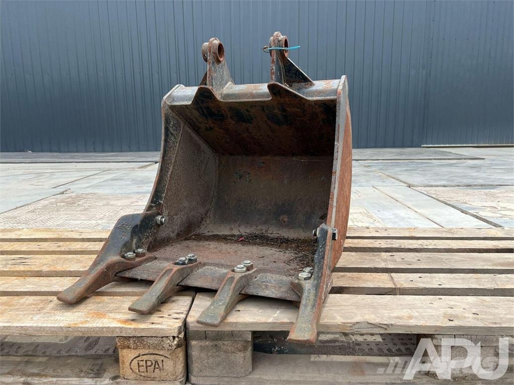  equipment - attachment for construction equipment  دلاء