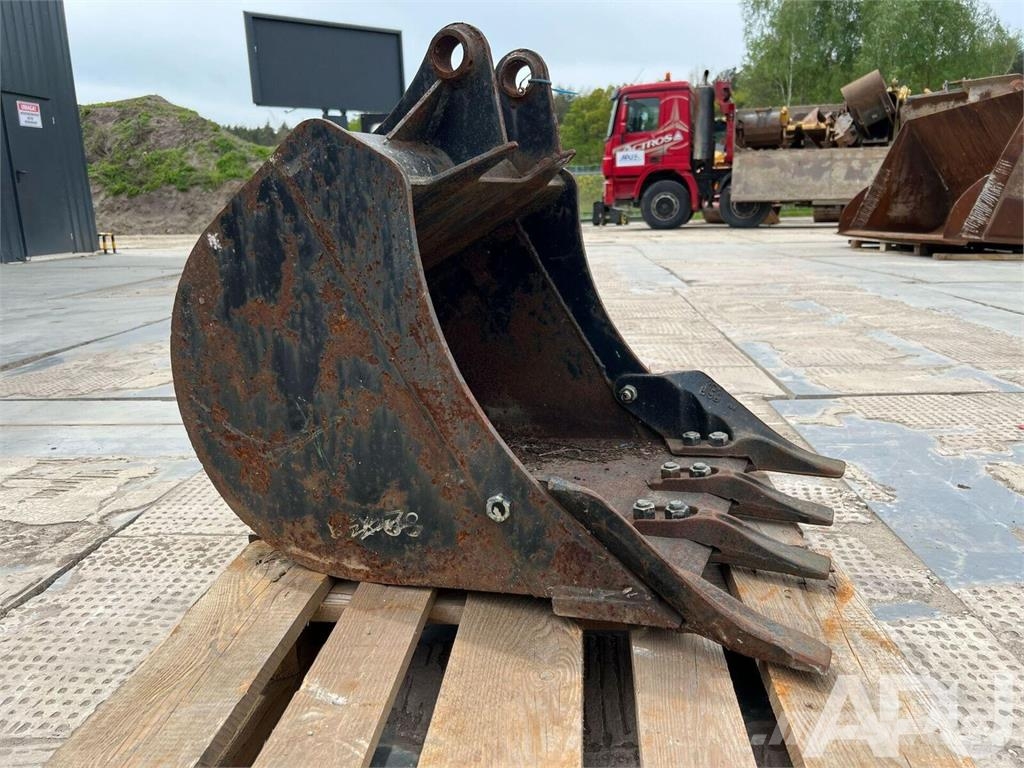  equipment - attachment for construction equipment  دلاء