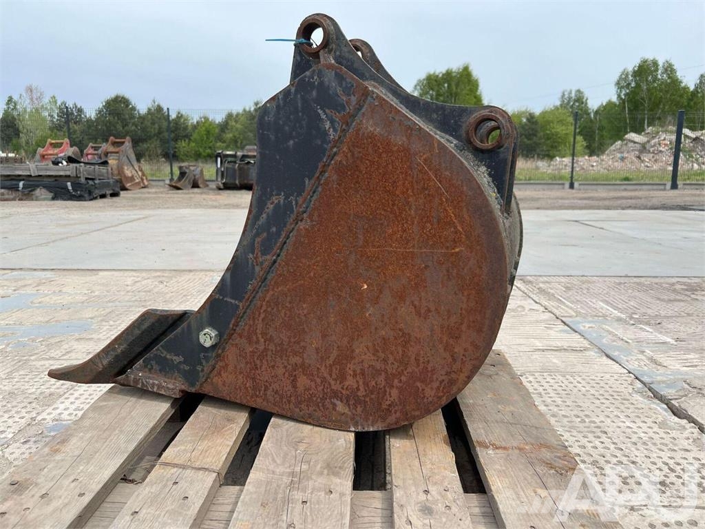  equipment - attachment for construction equipment  دلاء