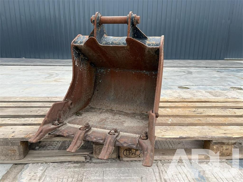 JCB  دلاء