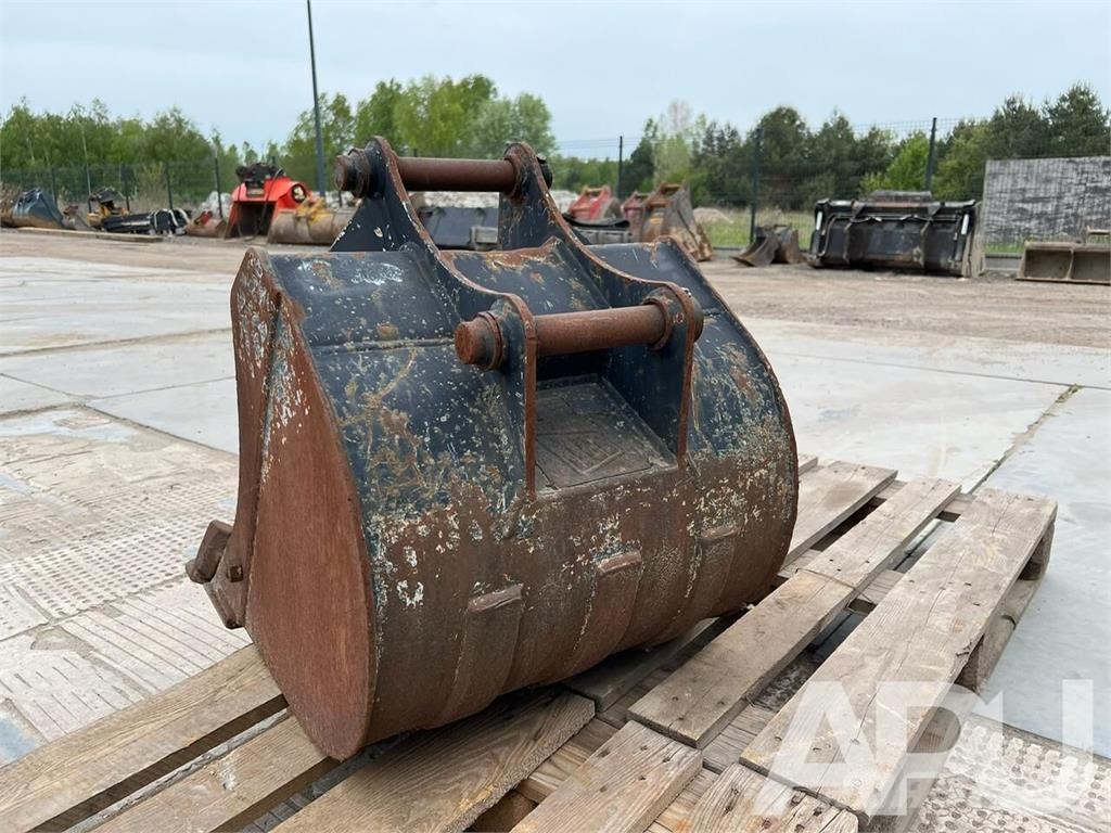 JCB  دلاء