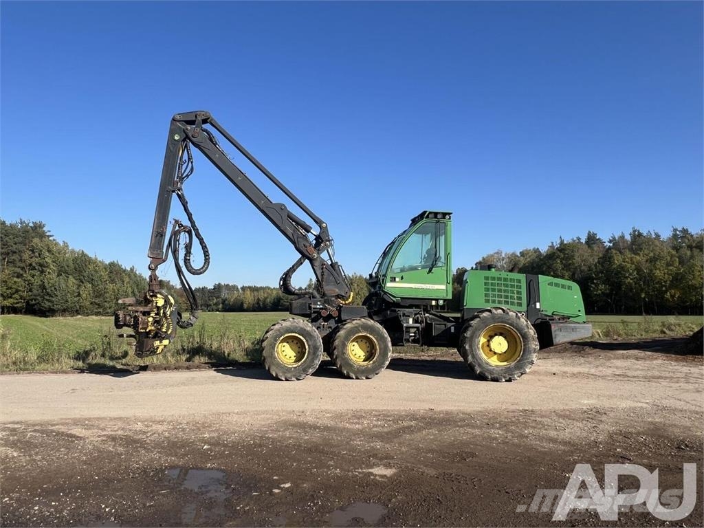 John Deere  Harvesters