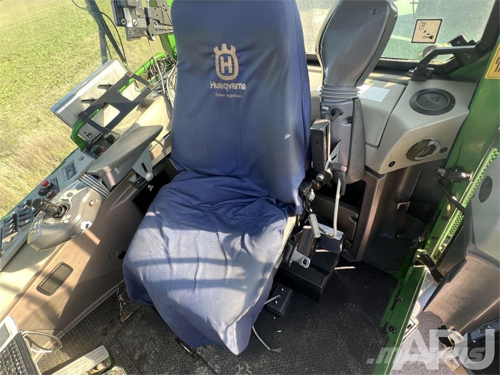 John Deere  حصادات