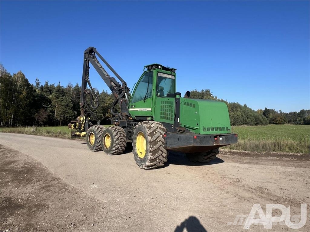 John Deere  حصادات