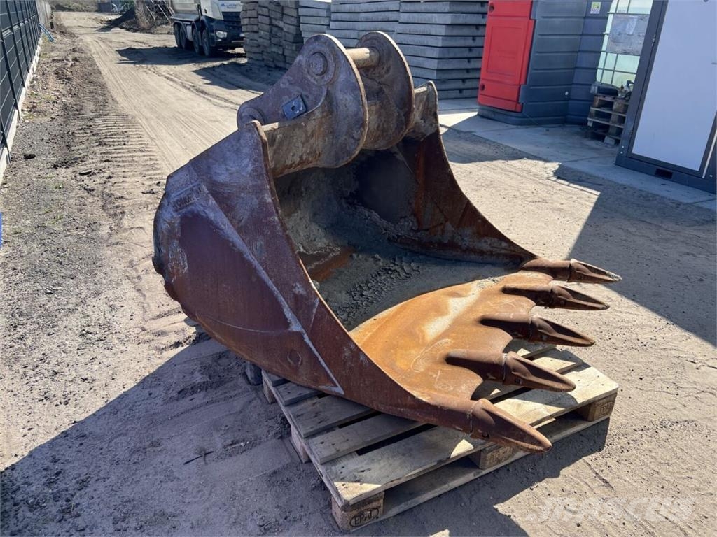 Komatsu  دلاء
