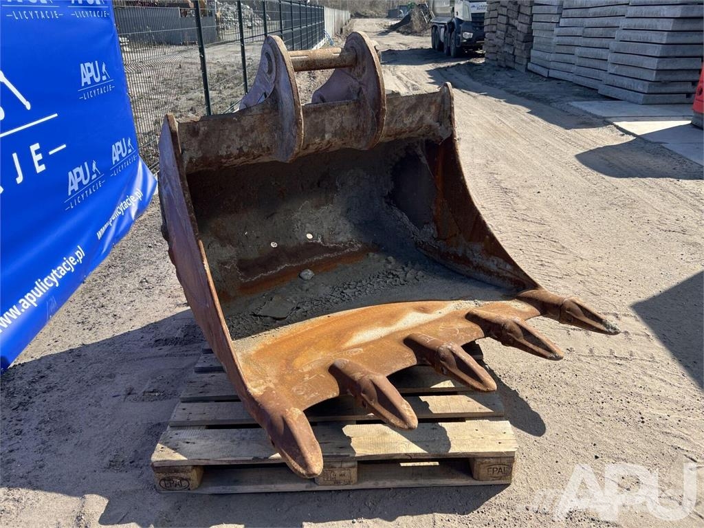 Komatsu  دلاء