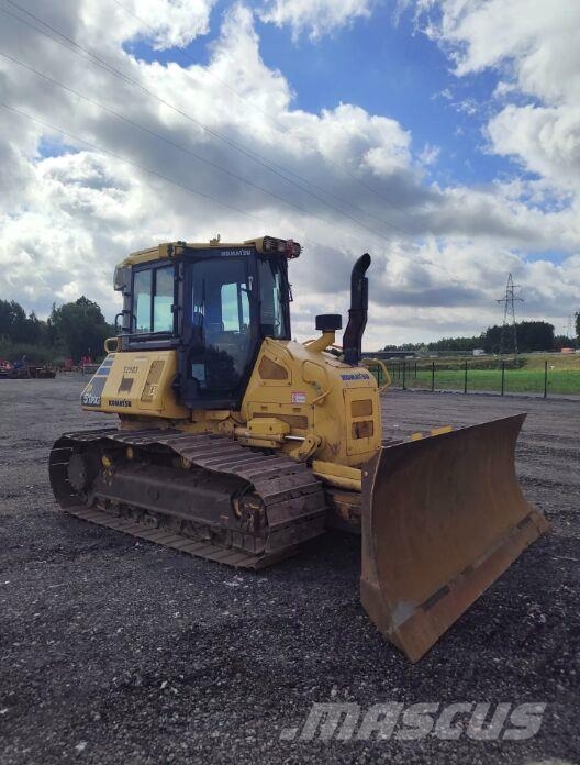 Komatsu D51PX-24 Kāpurķēžu buldozeri