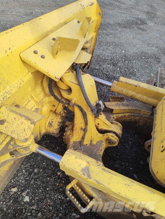Komatsu D51PX-24 Kāpurķēžu buldozeri