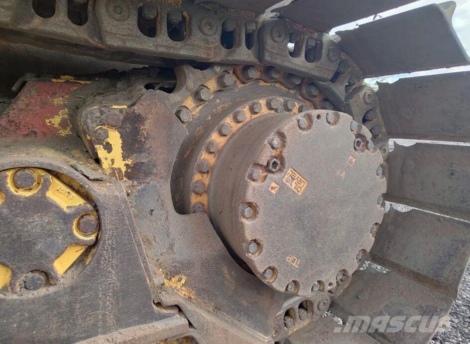 Komatsu D51PX-24 Kāpurķēžu buldozeri