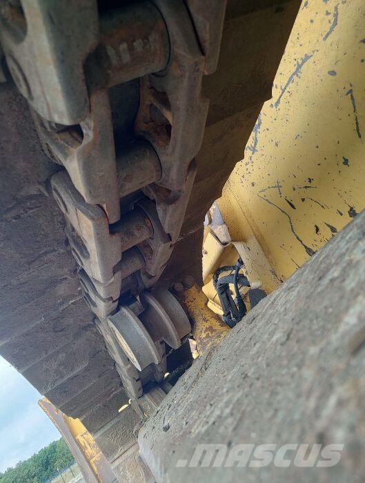 Komatsu D51PX-24 Kāpurķēžu buldozeri