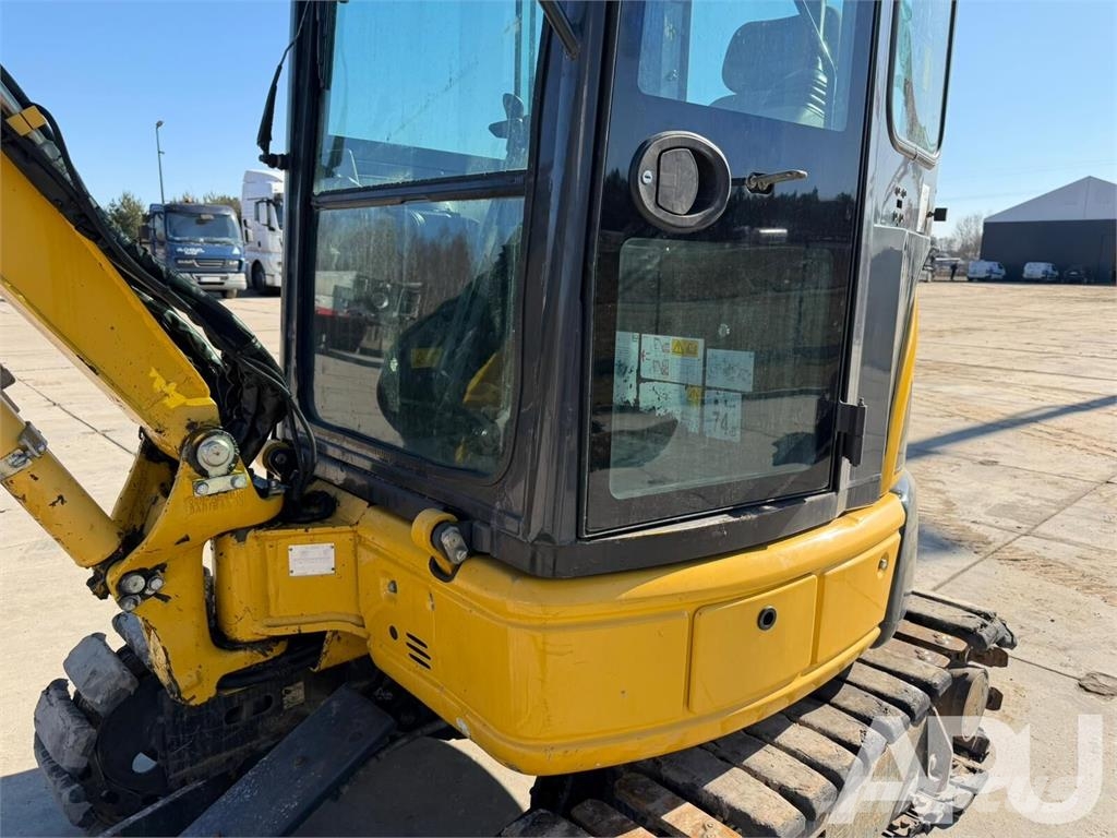 Komatsu PC26MR-3 Mini ekskavatoriai < 7 t