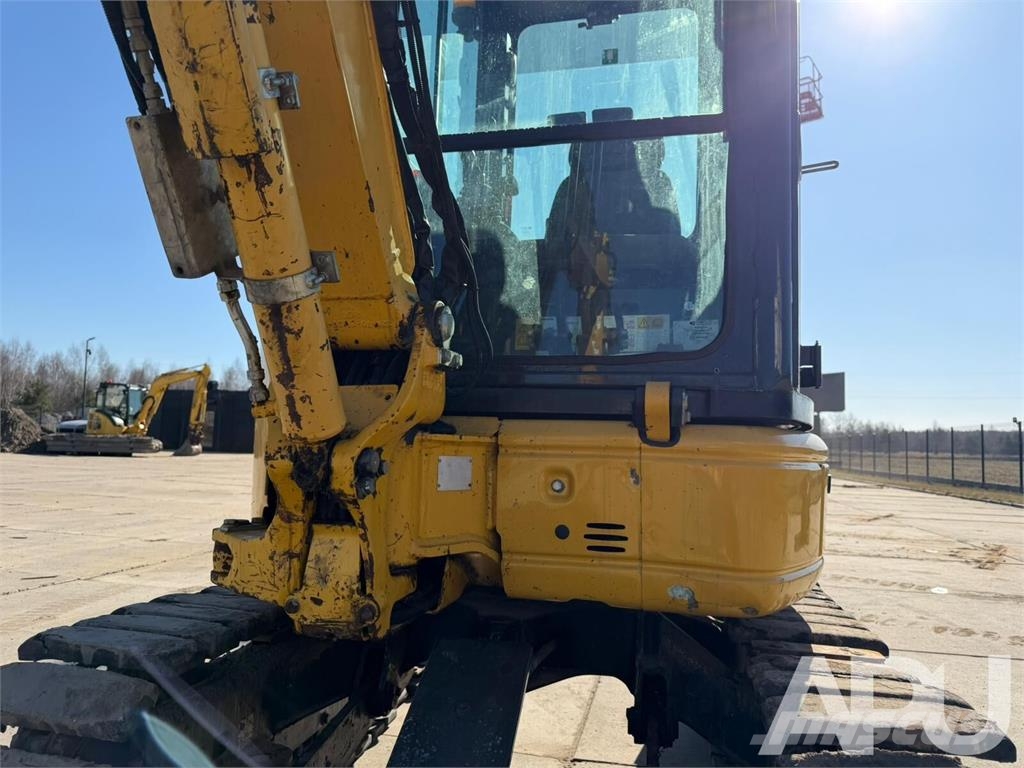 Komatsu PC26MR-3 Mini ekskavatoriai < 7 t