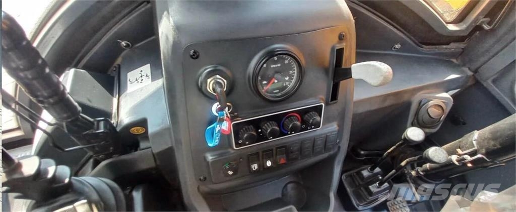 Koparko-Ładowarka Mahindra VX90 4WD - 2022 rok t Ekskavatori-iekrāvēji