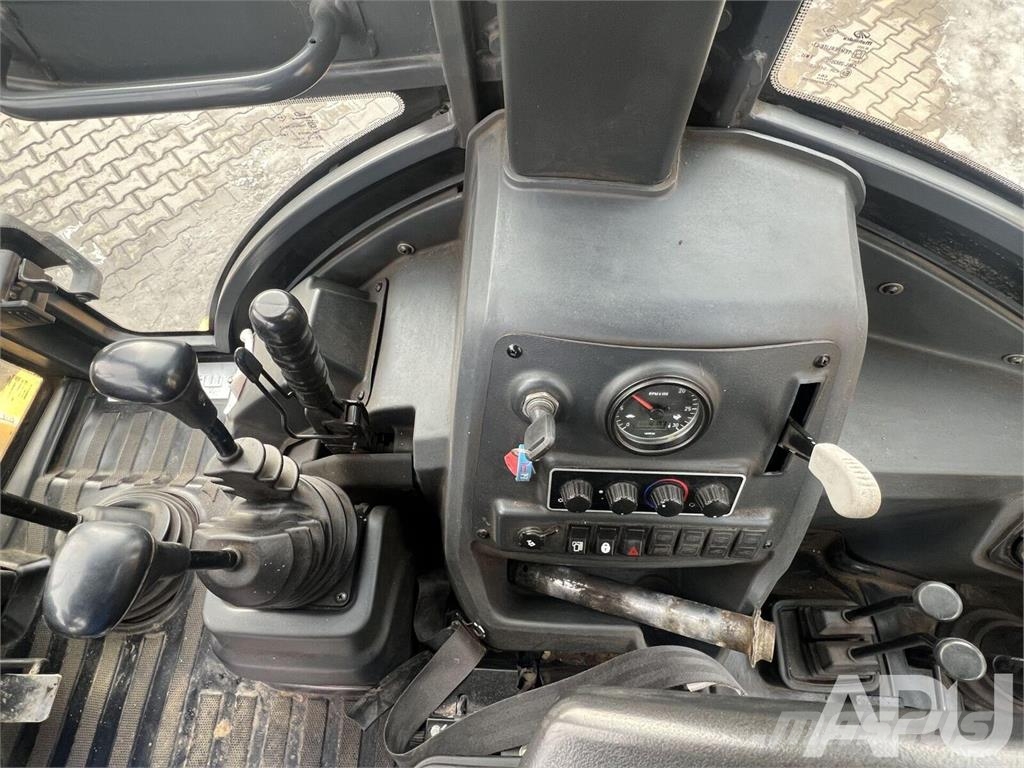 Mahindra VX90 Ekskavatori-iekrāvēji