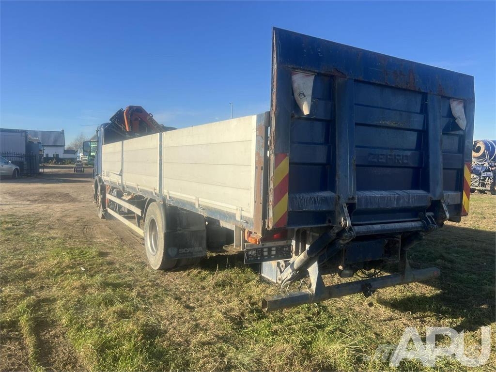 Scania 94D Camiones de cama baja