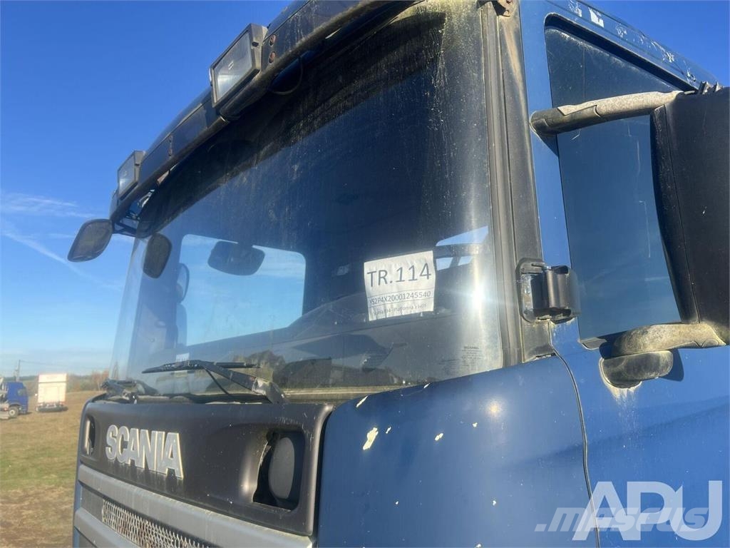 Scania 94D Camiones de cama baja