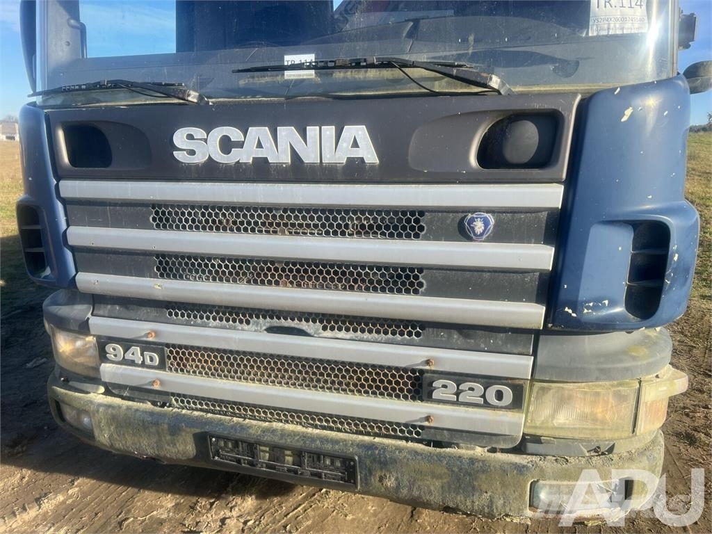 Scania 94D Camiones de cama baja