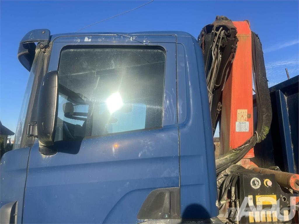 Scania 94D Camiones de cama baja
