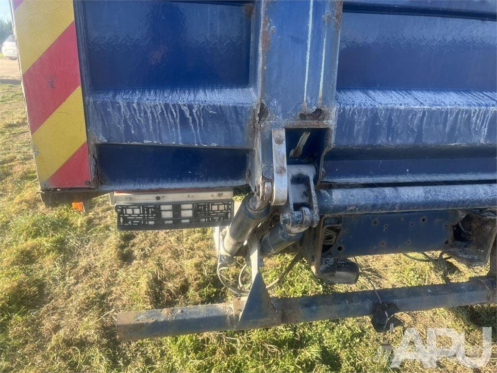 Scania 94D Camiones de cama baja