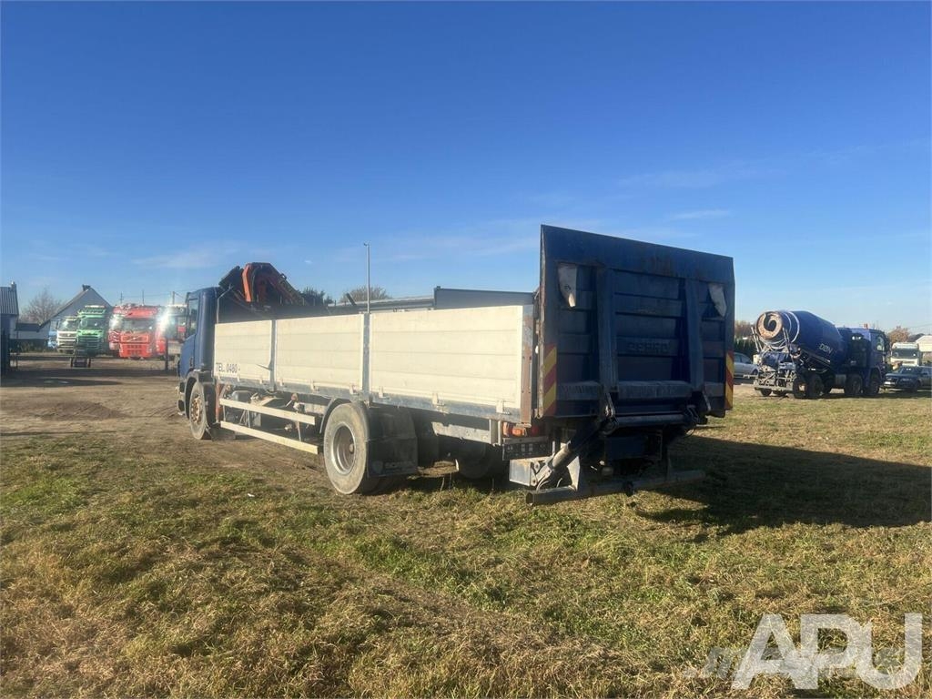 Scania 94D Camiones de cama baja