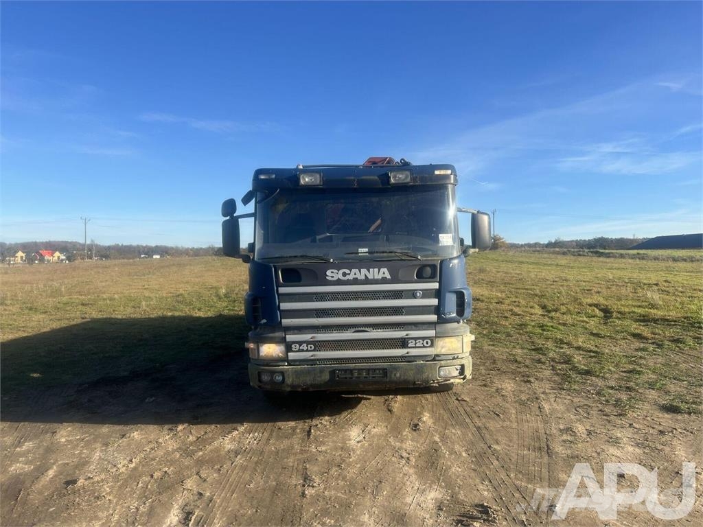 Scania 94D Camiones de cama baja