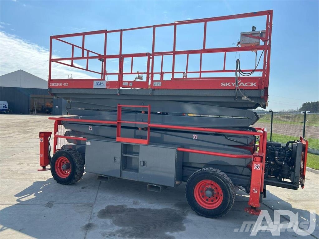 SkyJack SJ 9250 Scissor lifts