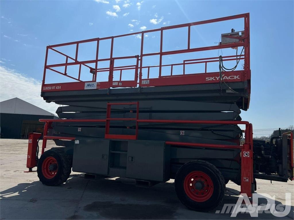 SkyJack SJ 9250 Scissor lifts