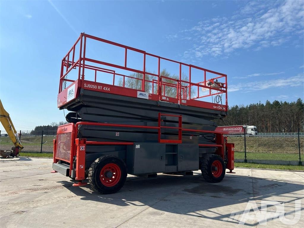 SkyJack SJ 9250 Scissor lifts
