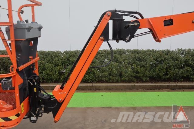 JLG E300AJP Plataforma de trabajo articulada