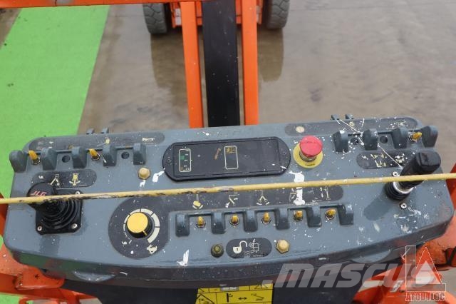 JLG E300AJP Plataforma de trabajo articulada