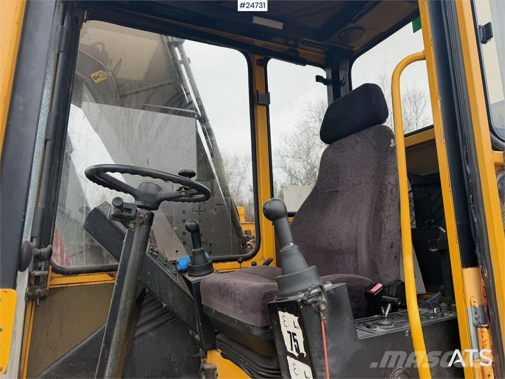 Åkerman EW130 wheel digger w/ a bucket. WATCH VIDEO Gravemaskiner på hjul