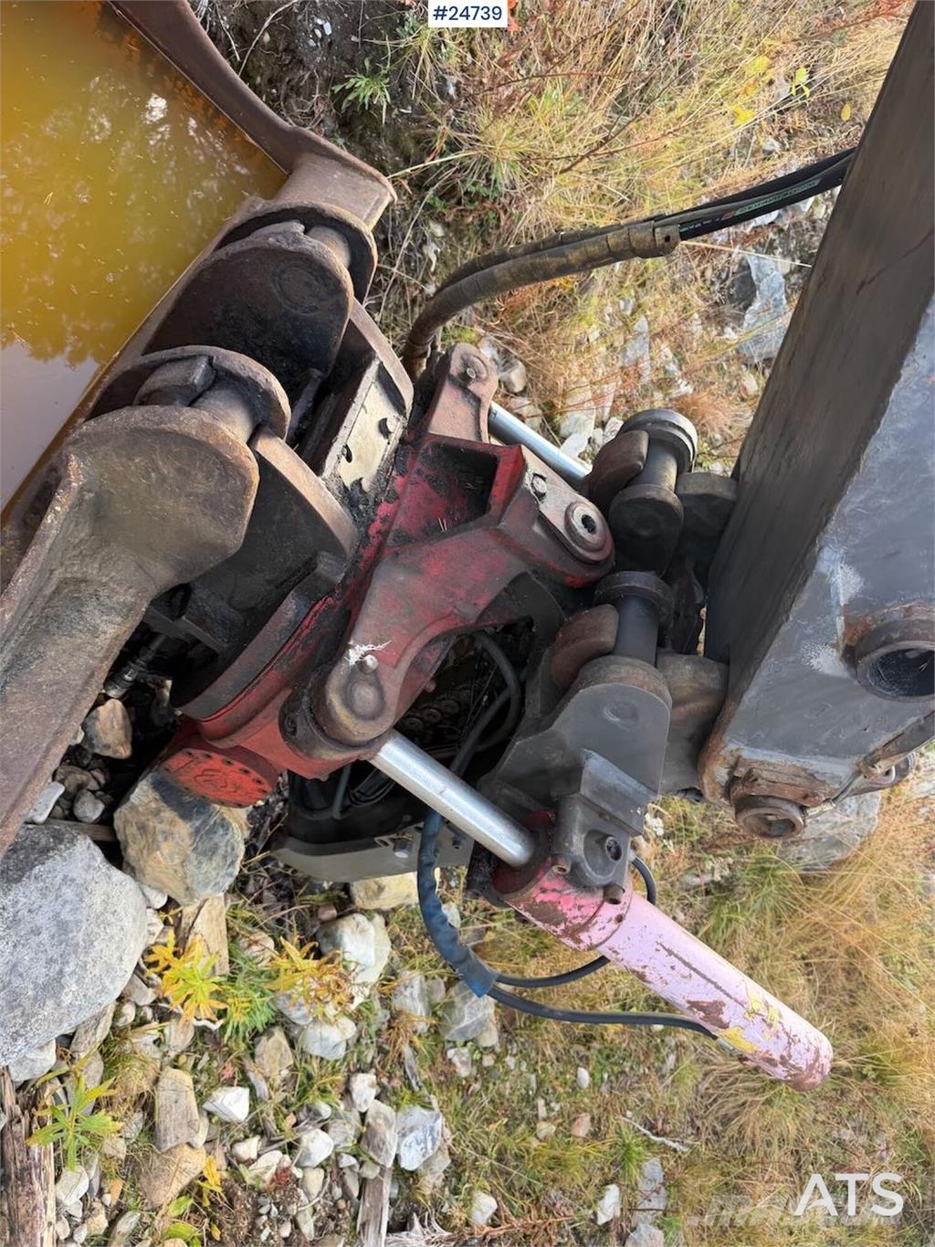 Åkerman EW230 wheeled excavator with two buckets and tiltr Escavatori gommati