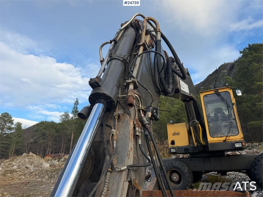 Åkerman EW230 wheeled excavator with two buckets and tiltr Escavatori gommati