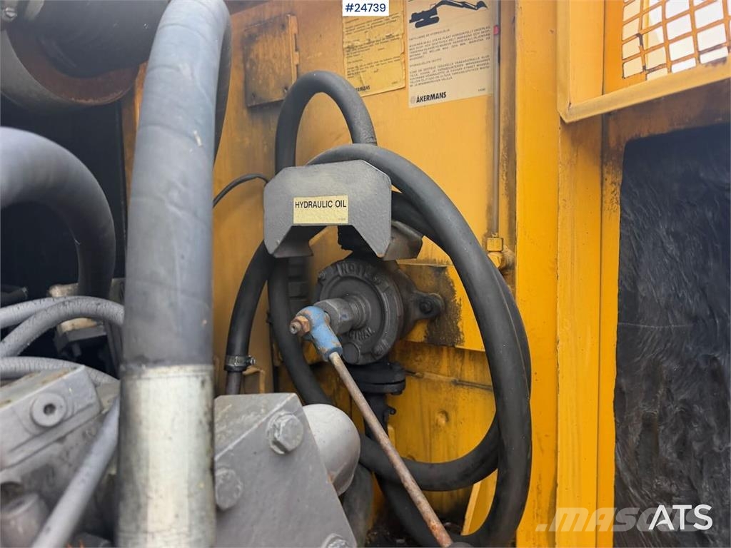 Åkerman EW230 wheeled excavator with two buckets and tiltr Escavatori gommati