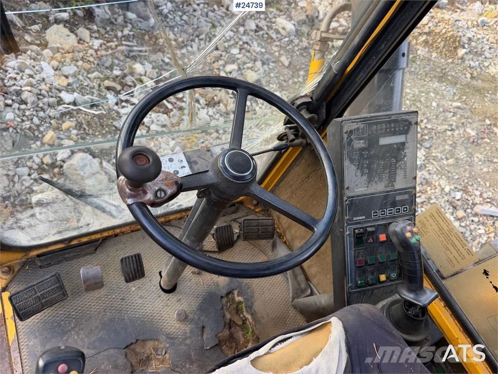 Åkerman EW230 wheeled excavator with two buckets and tiltr Escavatori gommati