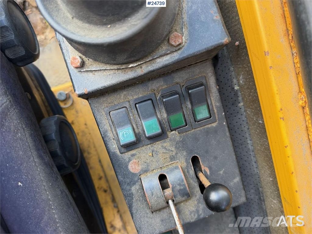 Åkerman EW230 wheeled excavator with two buckets and tiltr Escavatori gommati