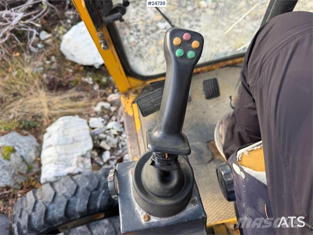 Åkerman EW230 wheeled excavator with two buckets and tiltr Escavatori gommati