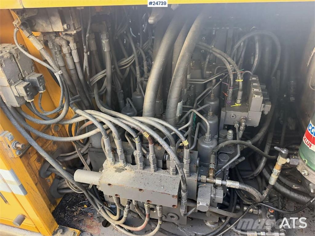 Åkerman EW230 wheeled excavator with two buckets and tiltr Escavatori gommati