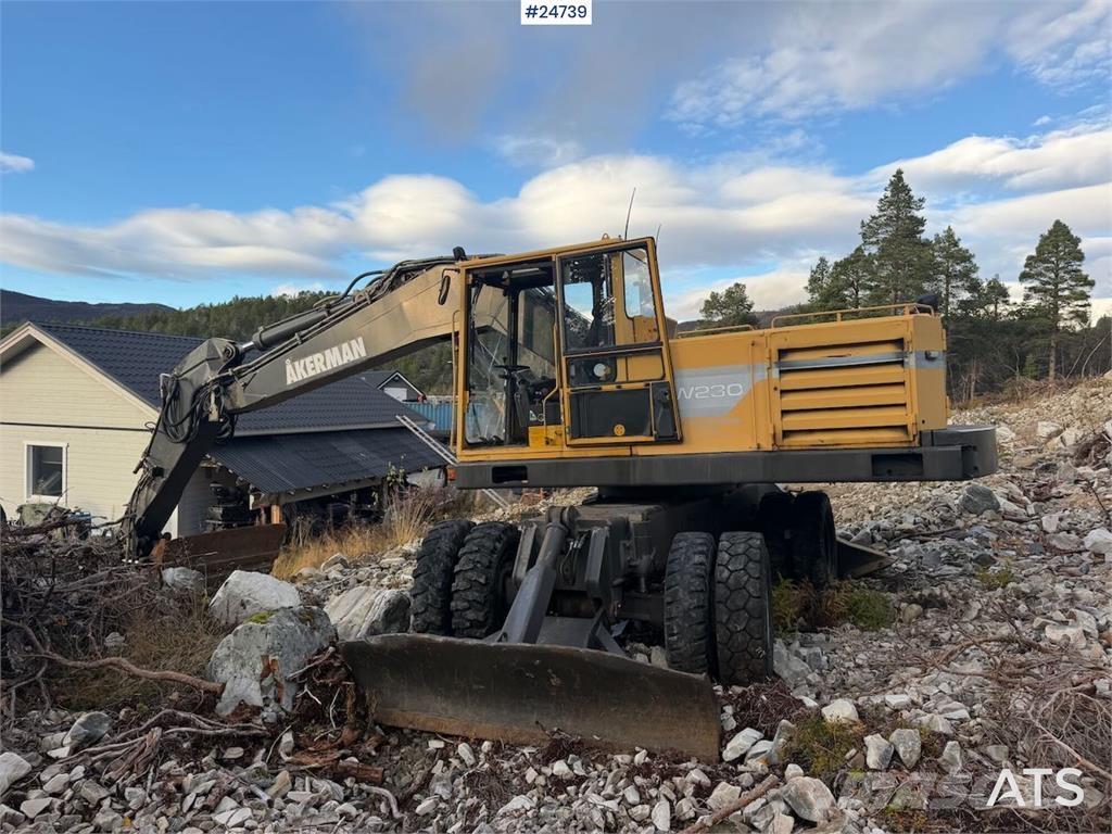 Åkerman EW230 wheeled excavator with two buckets and tiltr Escavatori gommati