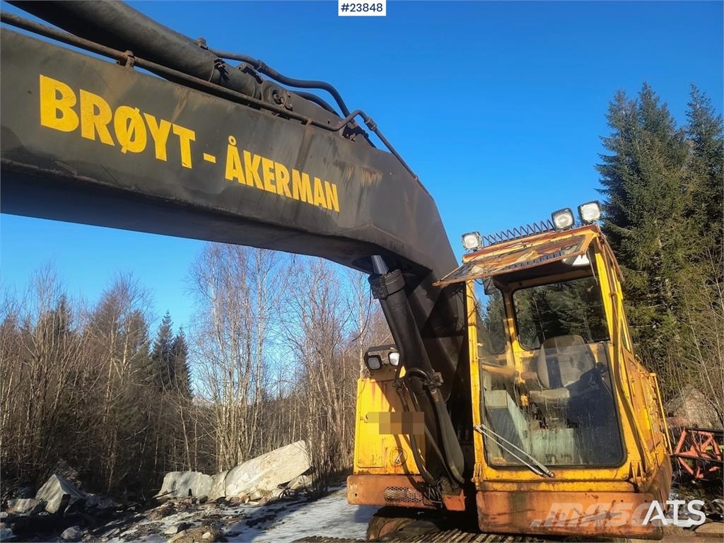 Åkerman H10 Excavator with Digging Bucket Excavadoras sobre orugas