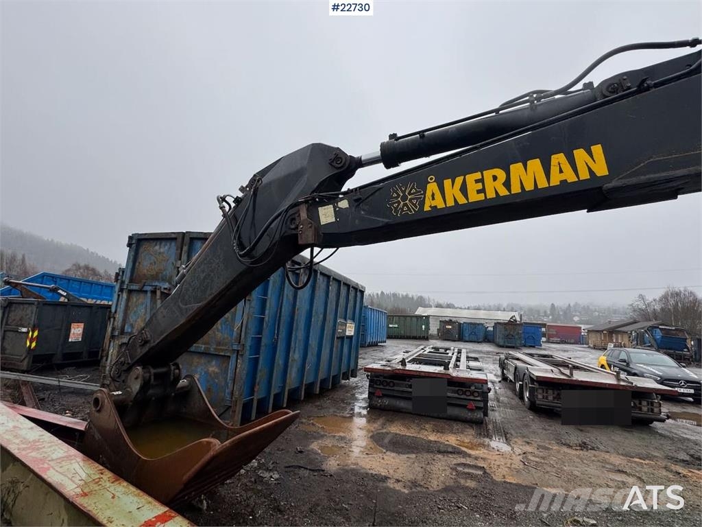 Åkerman H10B crawler excavator with digging bucket. Excavadoras sobre orugas
