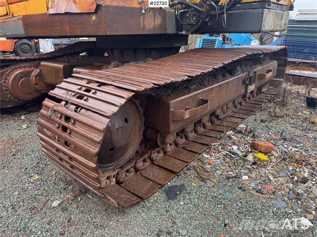 Åkerman H10B crawler excavator with digging bucket. Excavadoras sobre orugas