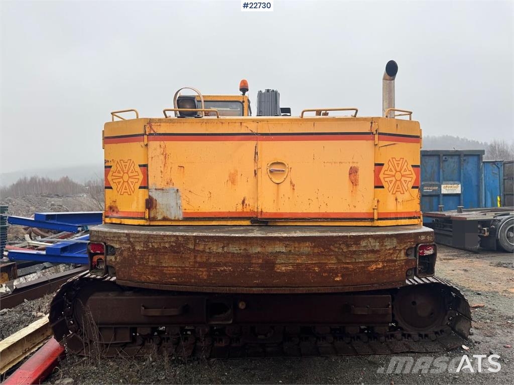 Åkerman H10B crawler excavator with digging bucket. Excavadoras sobre orugas
