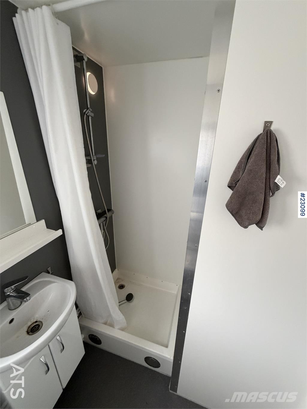 Arnpro crew trailer with 2 bedrooms - Very good co Настаняване на обекта