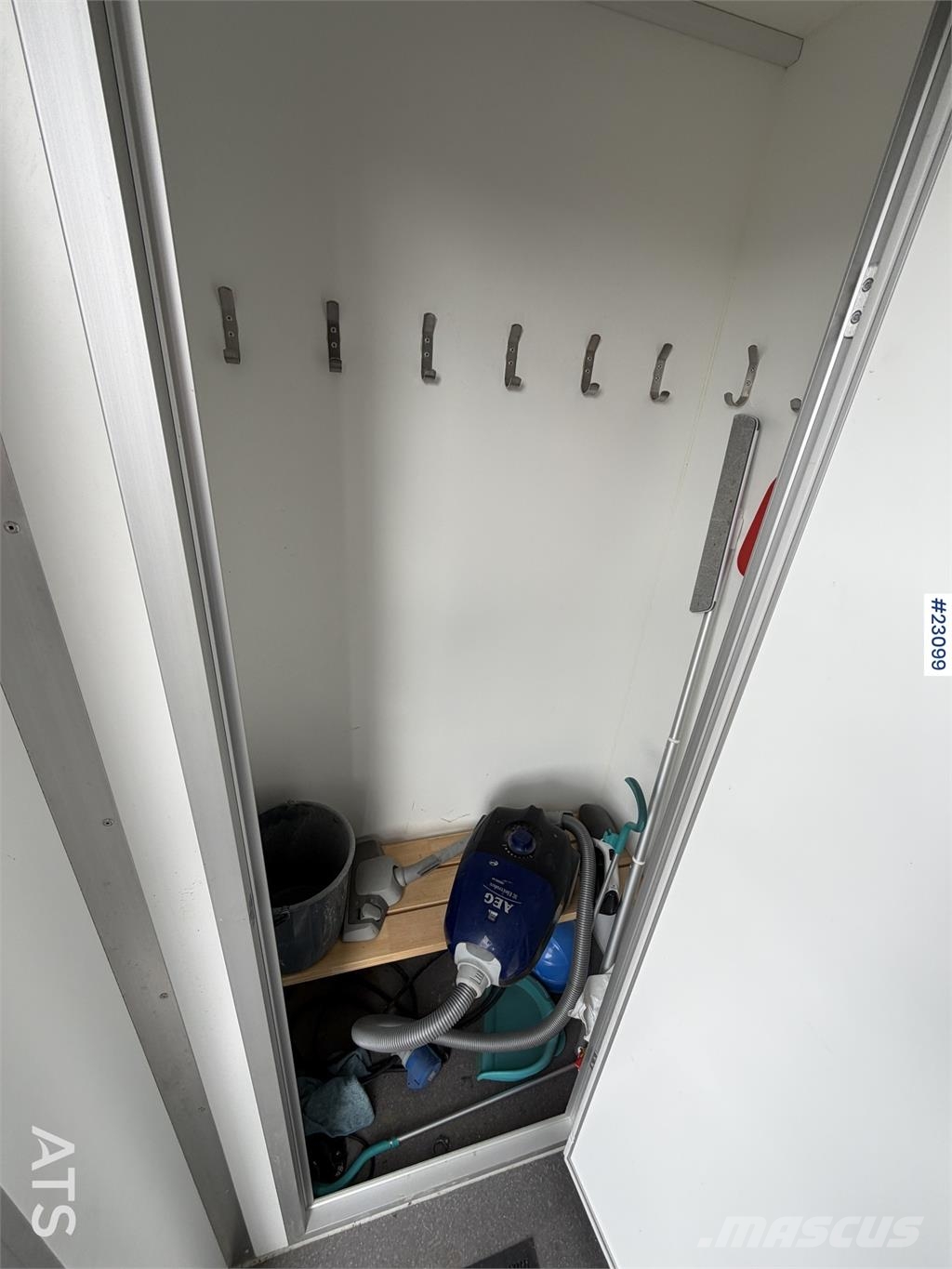 Arnpro crew trailer with 2 bedrooms - Very good co Настаняване на обекта