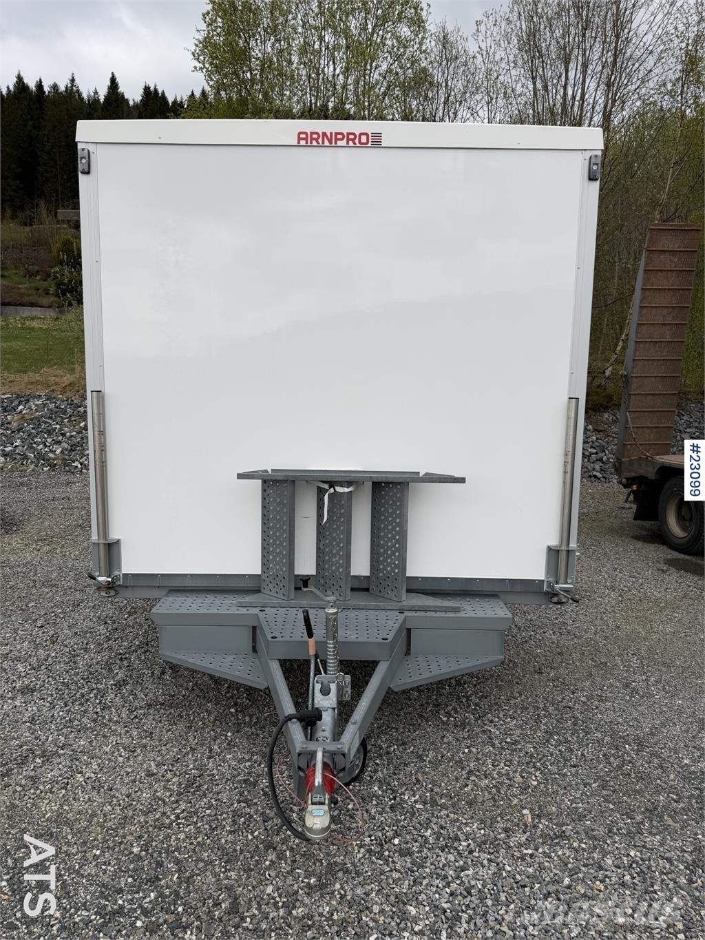 Arnpro crew trailer with 2 bedrooms - Very good co Настаняване на обекта