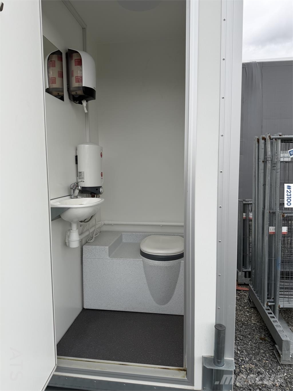 Arnpro Mobile Site Cabin with Lounge and Toilet Настаняване на обекта