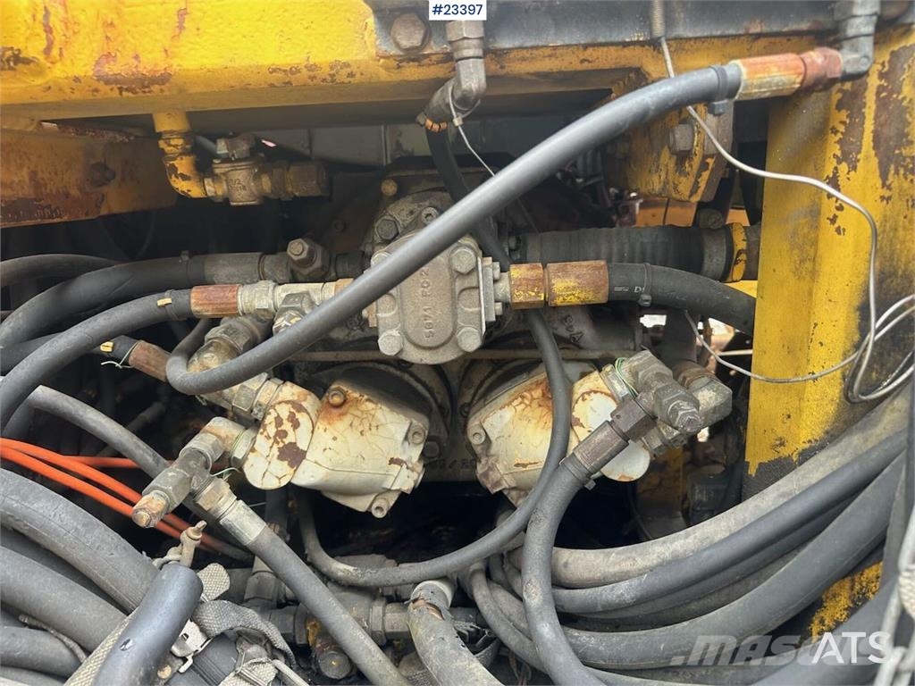 Atlas Copco ROC 410 HC drilling rig معدات الثقب السطحي