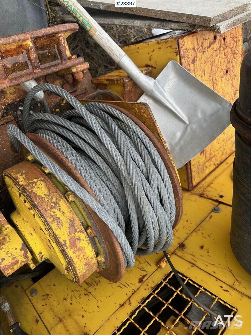 Atlas Copco ROC 410 HC drilling rig معدات الثقب السطحي