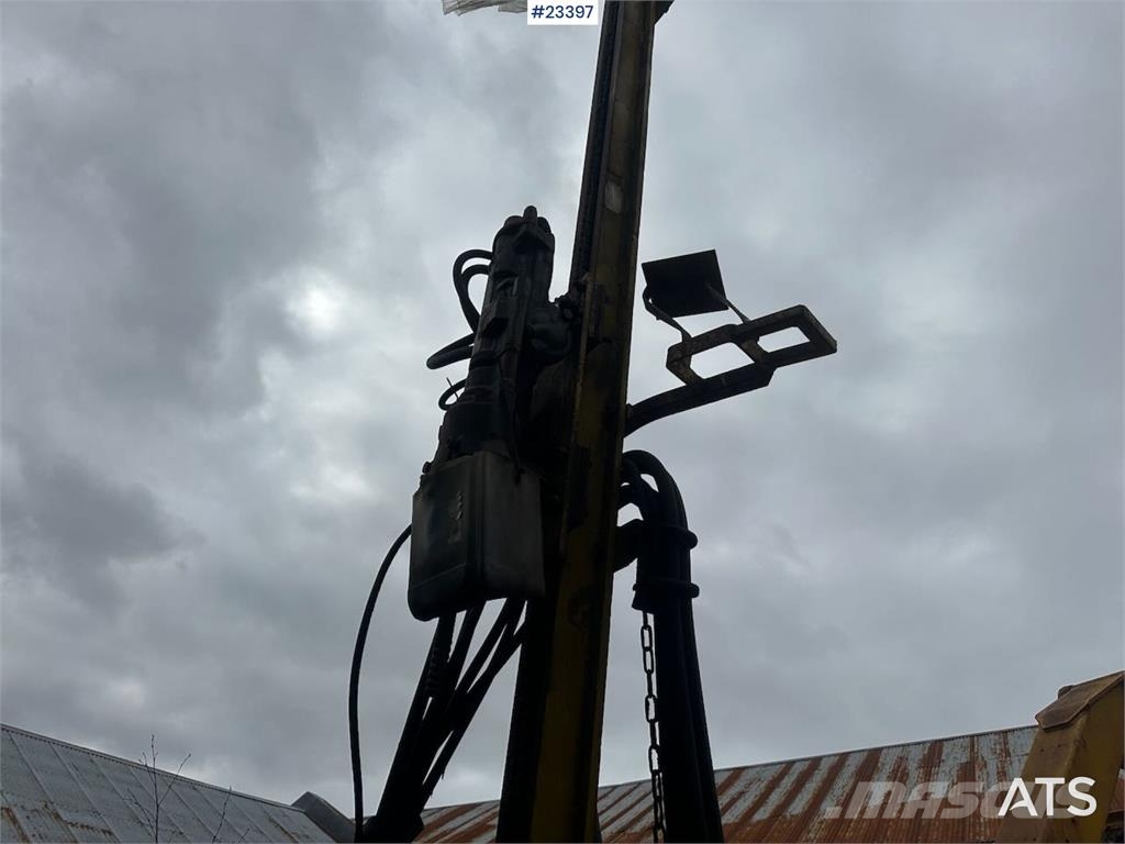 Atlas Copco ROC 410 HC drilling rig معدات الثقب السطحي